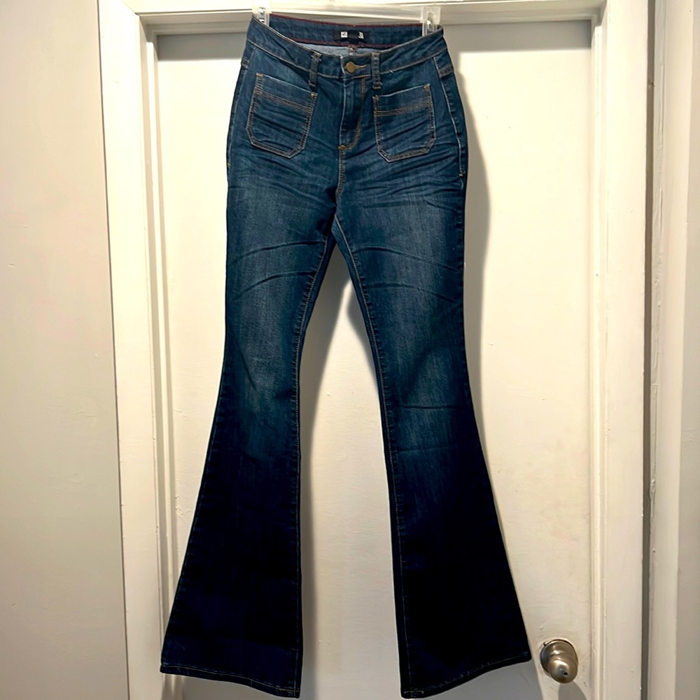 🌻🌻🌻FOREVER 21 PREMIUM DENIM BELL BOTTOMS SIZE 25 NWOT🌻🌻🌻